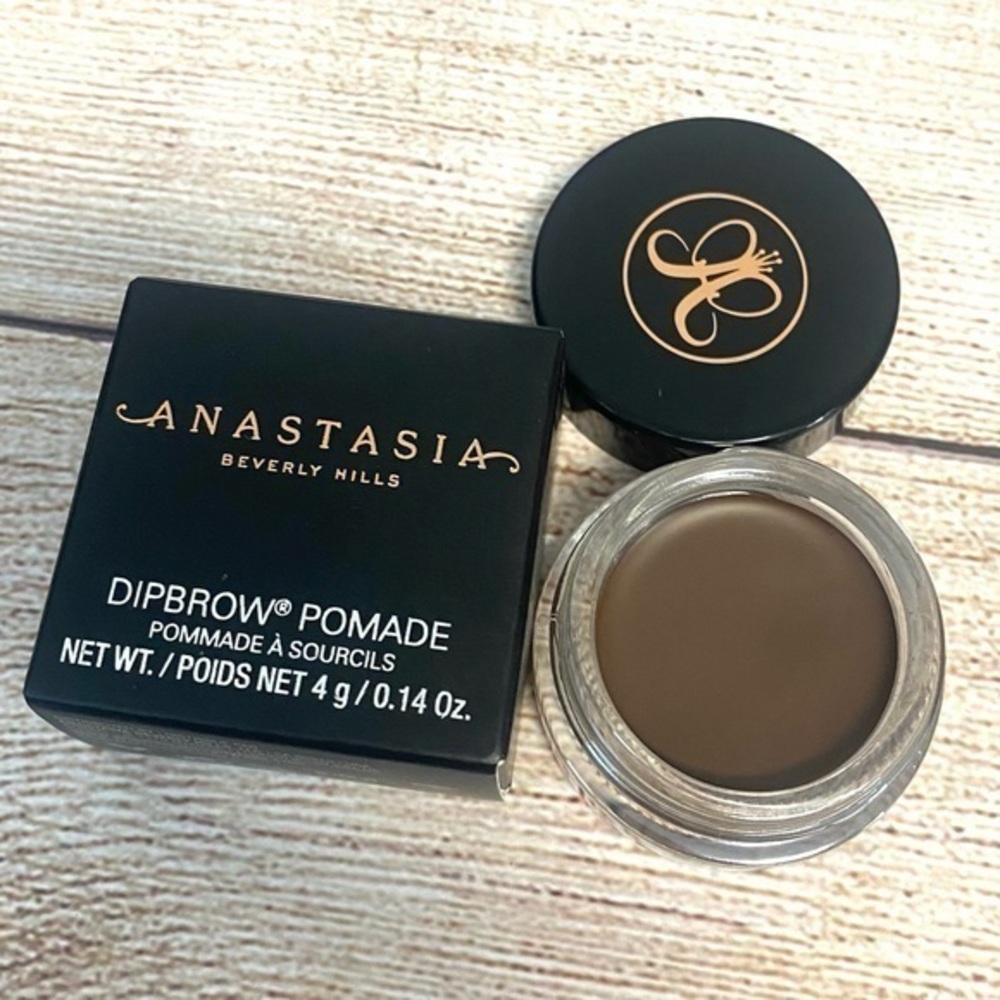 Anastasia Beverly Hills DIPBROW® Brow Pomade in Chocolate